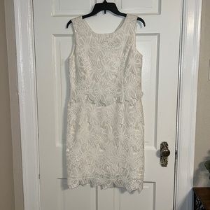 Ellen Tracy beautiful white floral embroidery lace dress. Fully lined NWOT